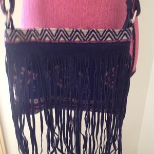 BNWOT MOVING SALE ❣️Woven bag with fringe in navy, red & beige